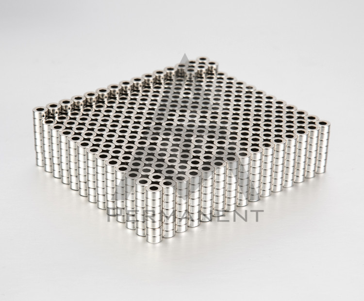 Small ring permanent magnet matrix with NdFeB magnetic material D5Xd2x6mm