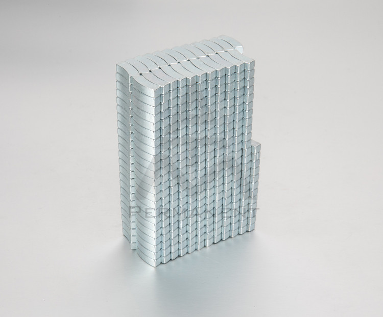 Tile magnet with  neodymium magnetic material and zinc coating