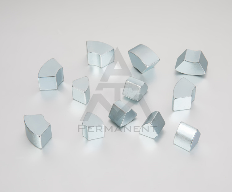 Segment NdFeB magnet with neodymium praesodymium with zinc coating